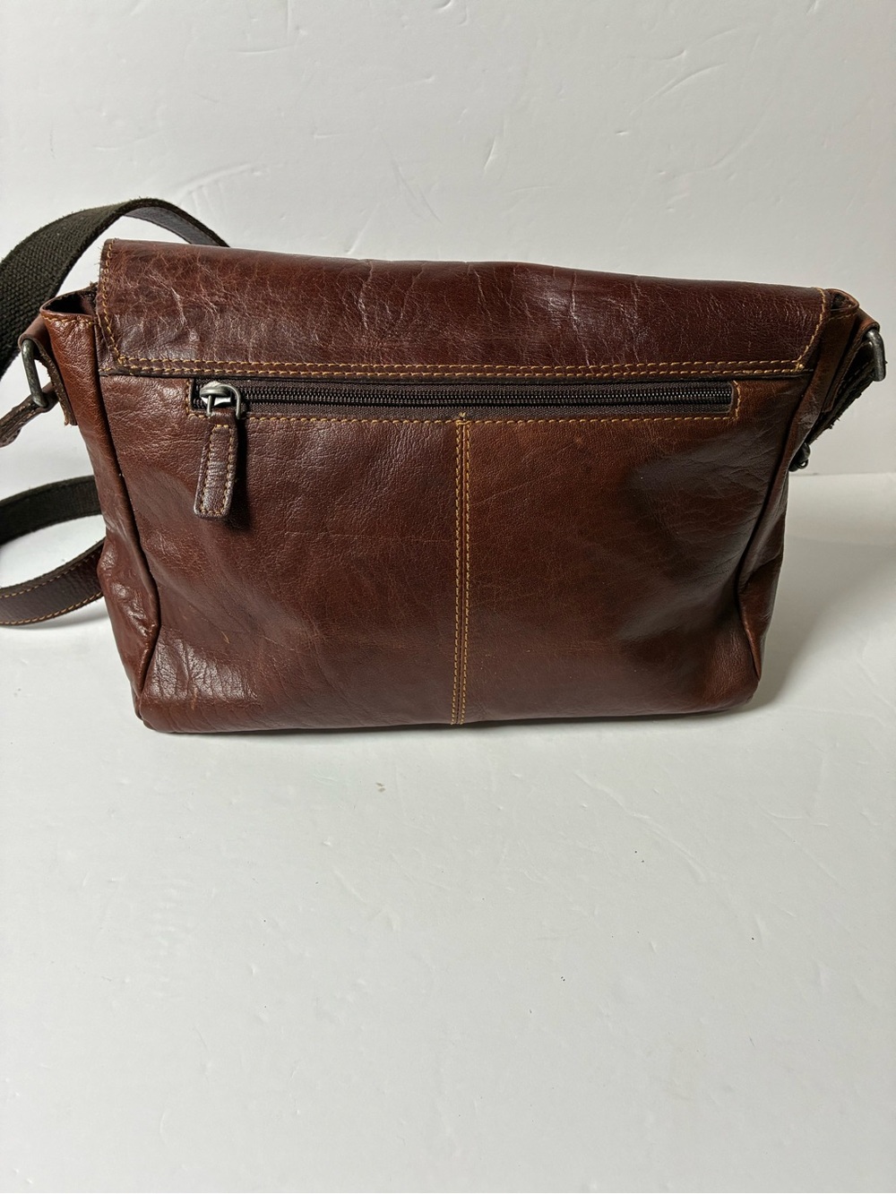 Classic Brown Leather Messenger Bag - Timeless Men's Crossbody - Picture 2 of 9